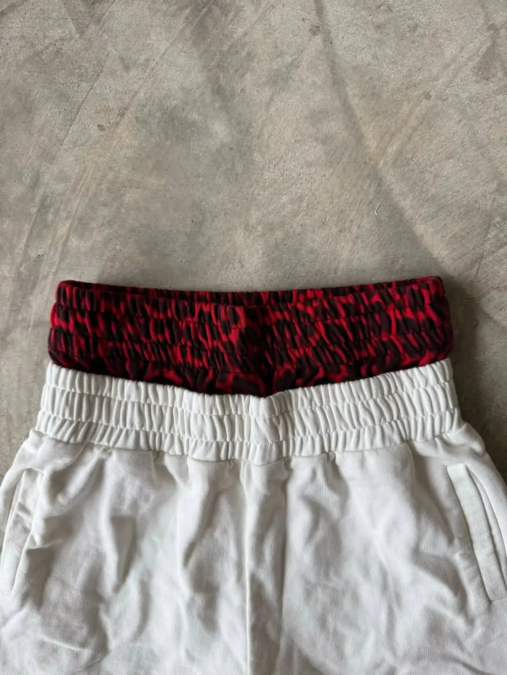 Rote Samthose