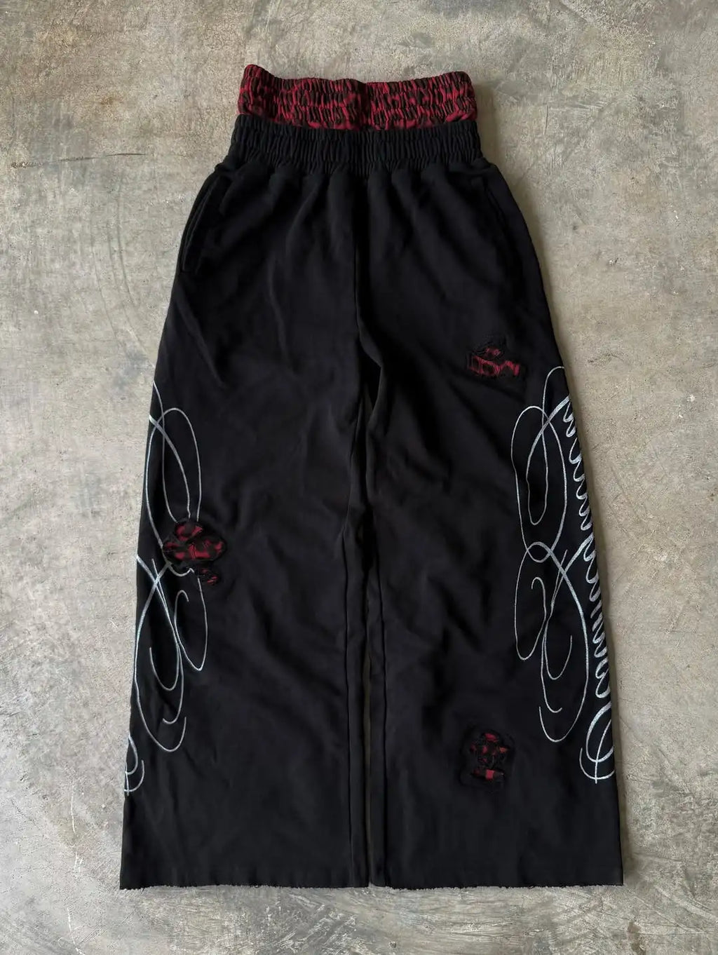 Rote Samthose